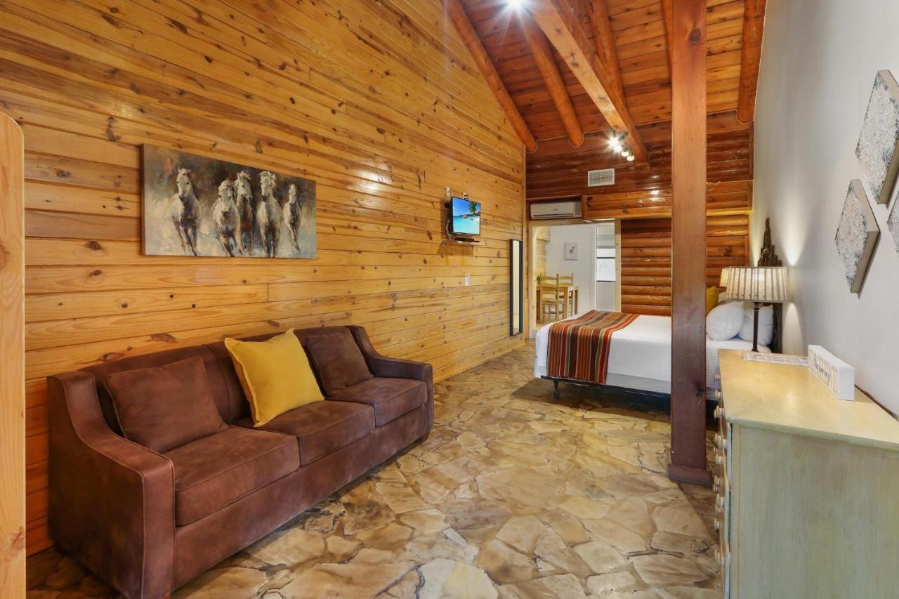 Wimberley Log Cabins Resort And Suites- Unit 3 Buitenkant foto